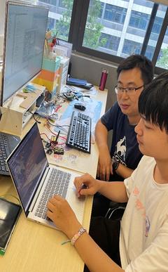 重慶電子工程職業(yè)學(xué)院陳良國家級技能大師工作室在第十三屆藍(lán)橋杯軟件和信息技術(shù)人才重慶賽區(qū)斬獲一等獎、二等獎